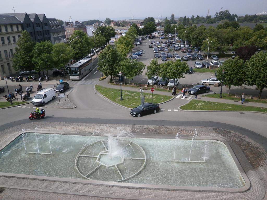 Escapade Au Coeur De Honfleur Avec Parking Prive Et Vue Panoramique Apartment Стая снимка